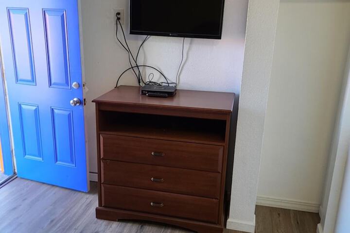 Room 2 of 10