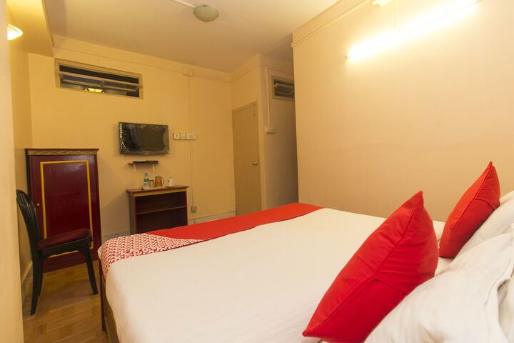 Room 12 of 20