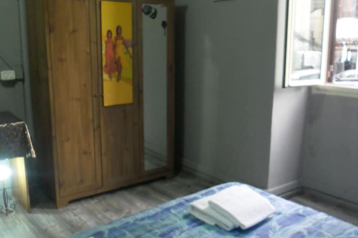 Room 27 of 37