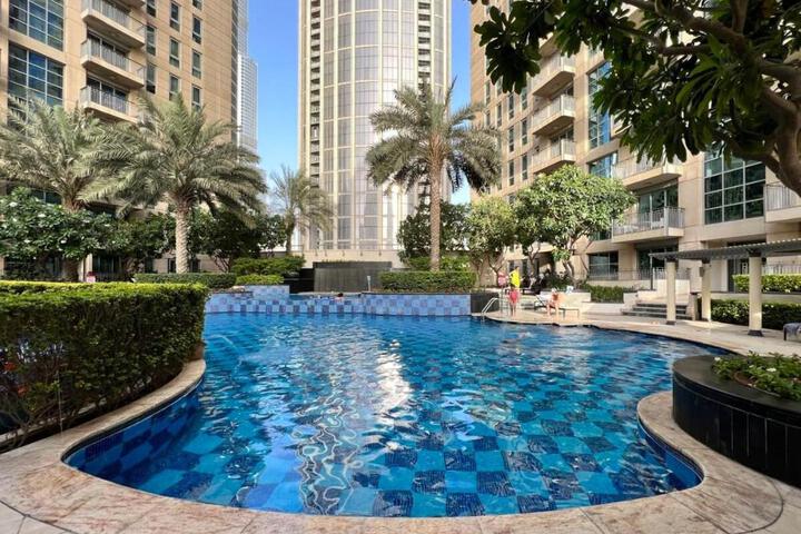 Chic 1BR apt in Downtown w / Burj Khalifa View
