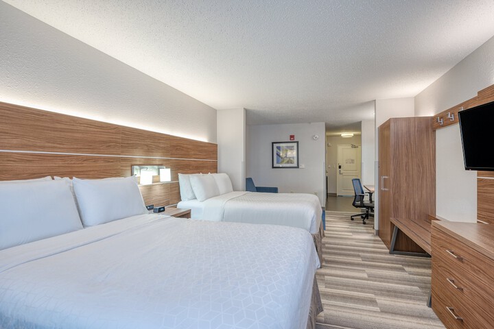 2 Queen Beds (9 of 14)