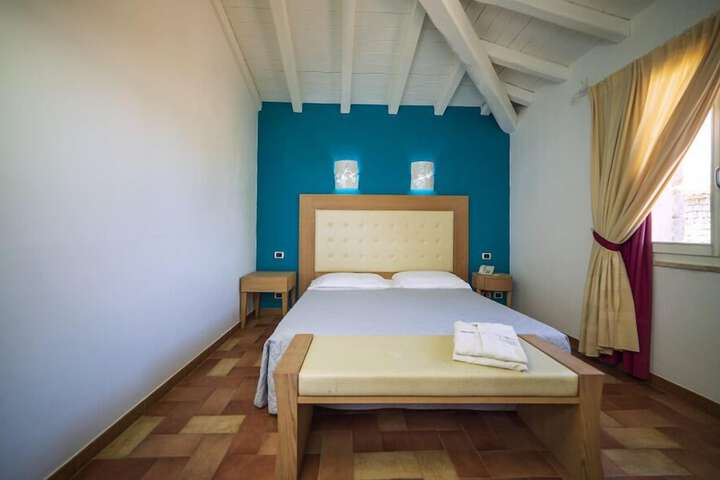 Room 5 of 43