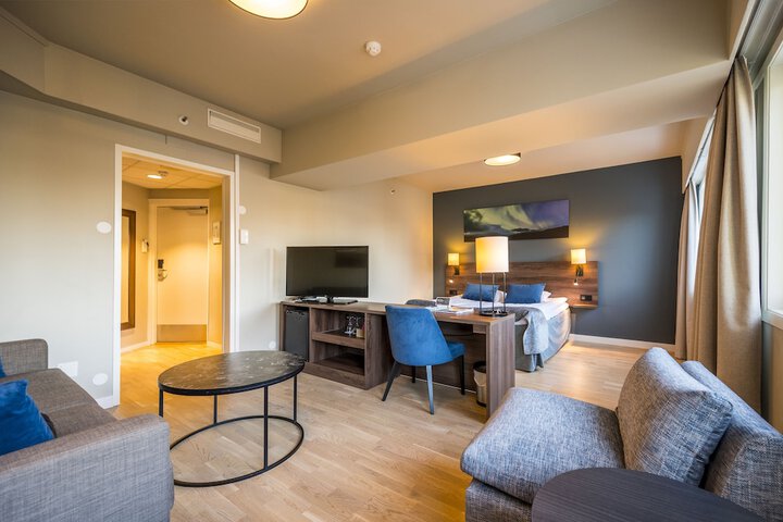 Room 10 of 93