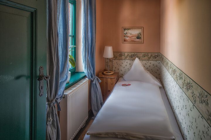 Room 12 of 73