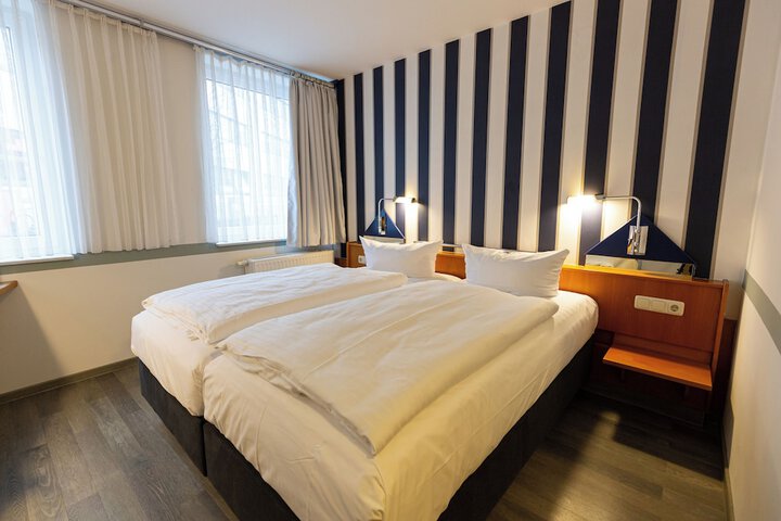 Room 3 of 16