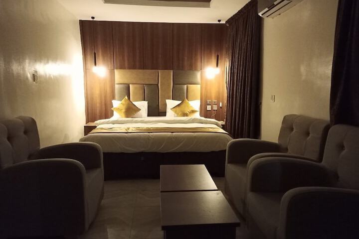 Room 17 of 35