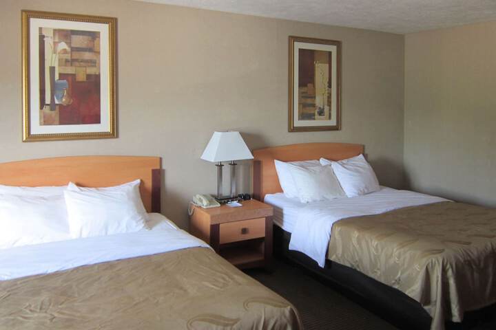 2 Queen Beds (8 of 20)