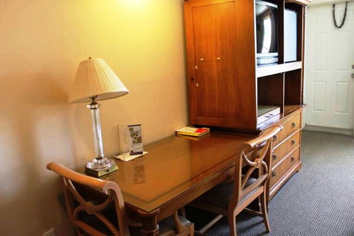 Room 4 of 38