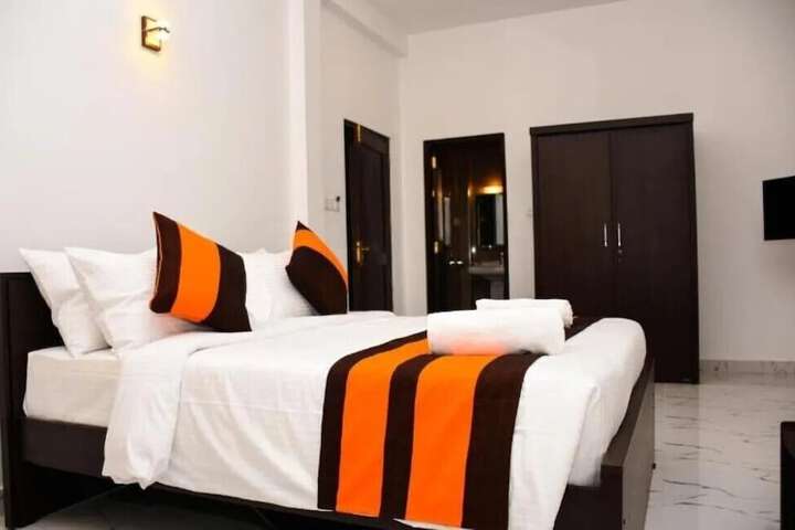 Room 3 of 7