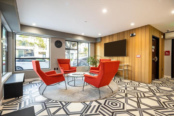 Entrance & Lobby