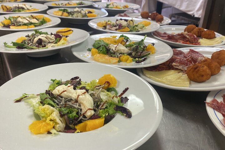 Dining 74 of 101