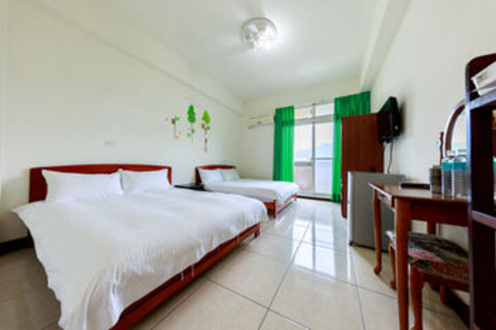 Room 7 of 18