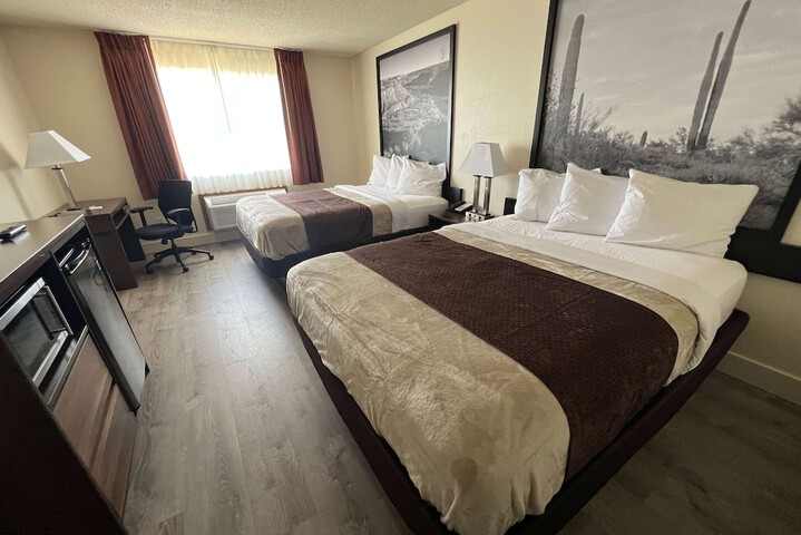 Room 4 of 25