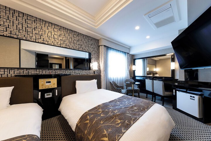 Room 11 of 27