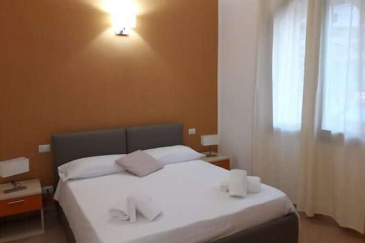 Room 8 of 11