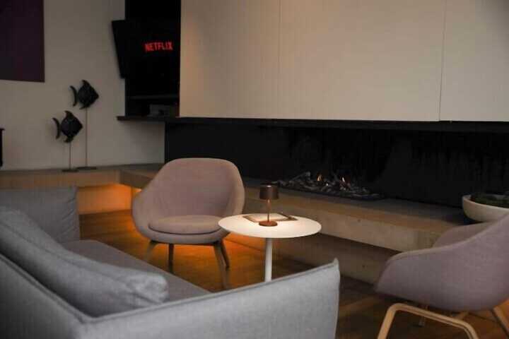 Lounge 67 of 77
