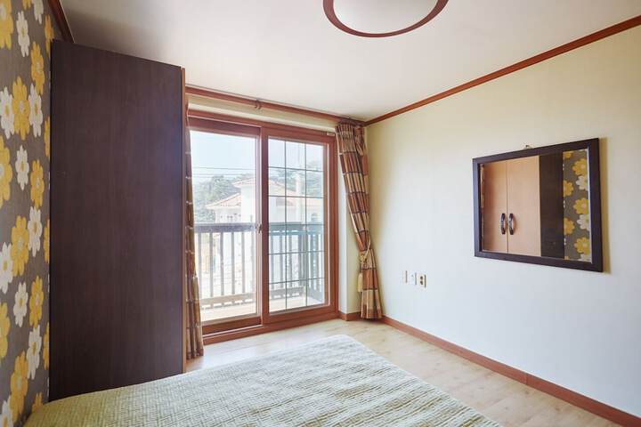 Room 21 of 82