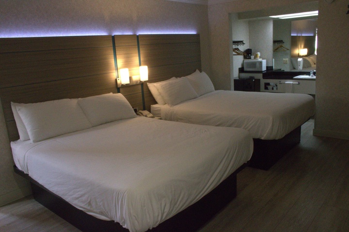 Double Deluxe King Bed (13 of 14)