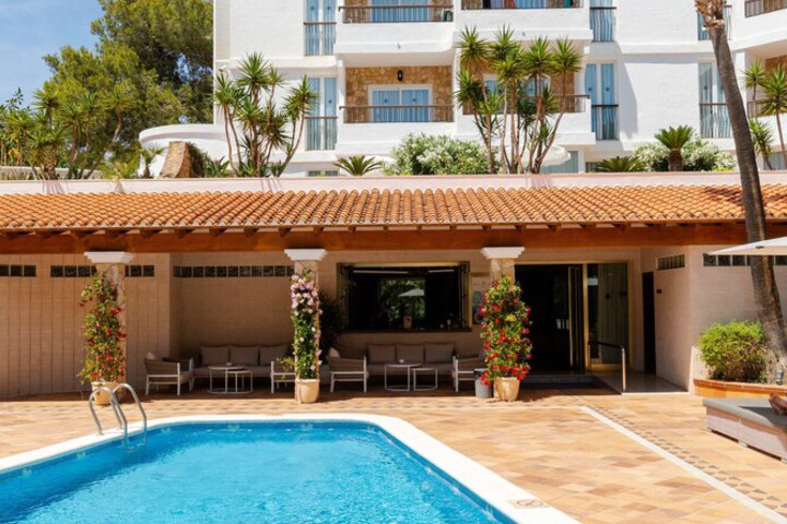 Pools & Facilities