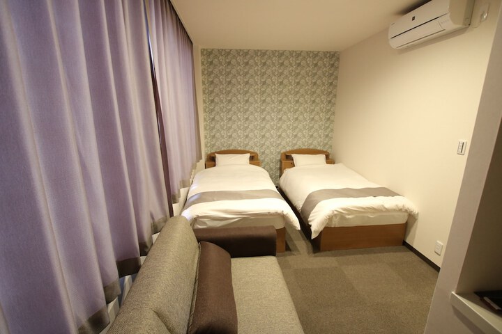 Room 21 of 37