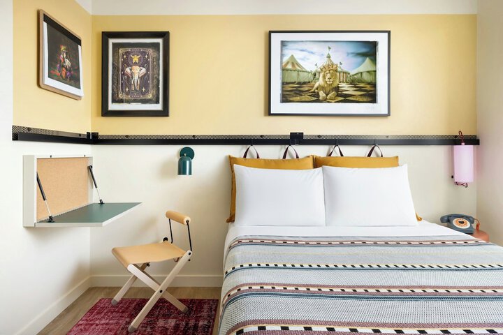Room 8 of 39