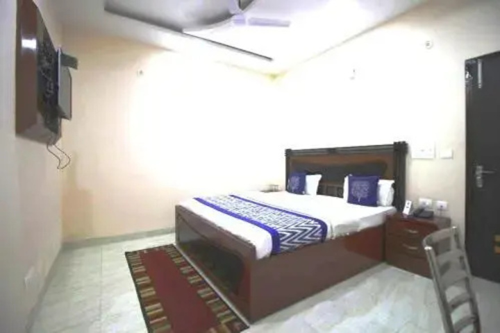 Room 3 of 16