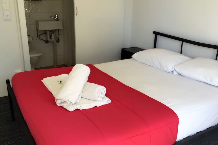 Room 9 of 31