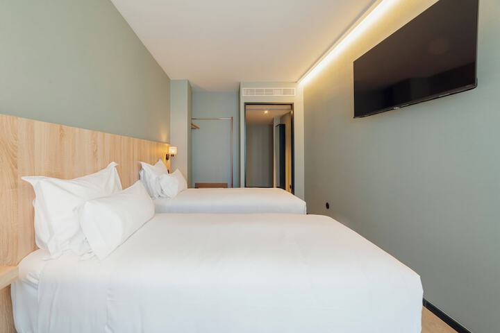 Room 12 of 46