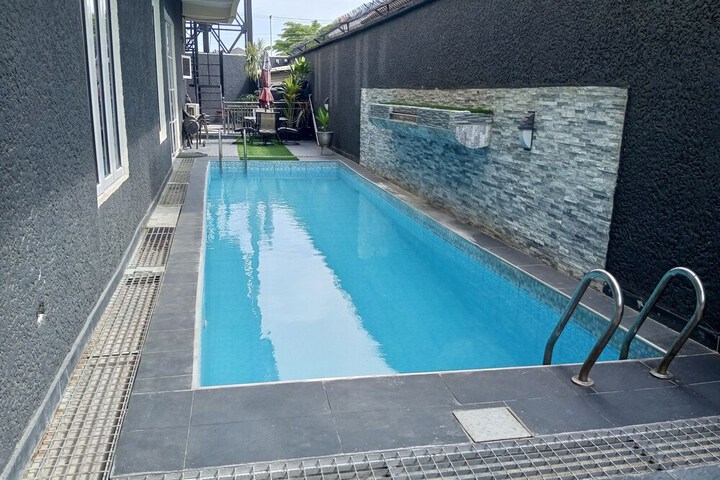 Pool 18 of 24