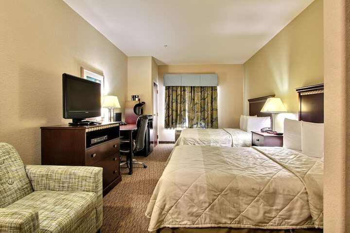 2 Double Beds (4 of 5)