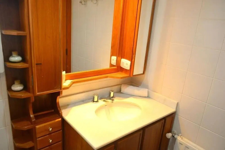 Room 8 of 17