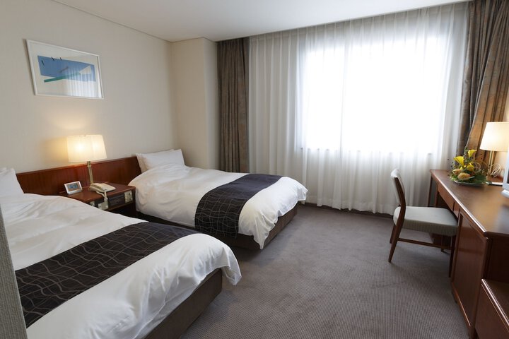 Room 11 of 27