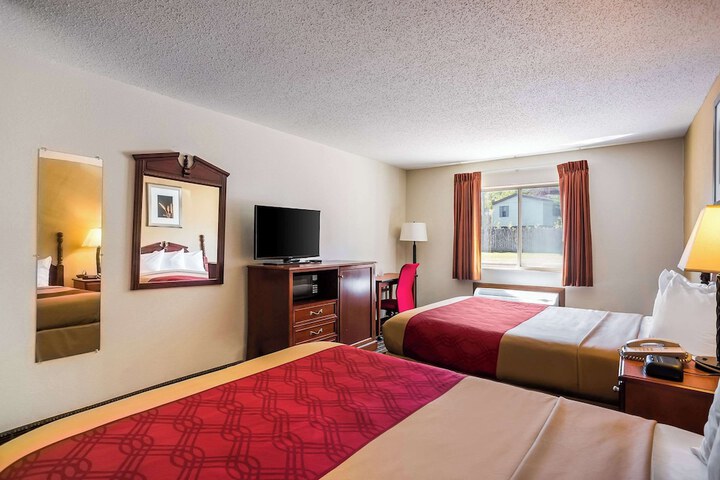 1 Queen Bed (11 of 14)