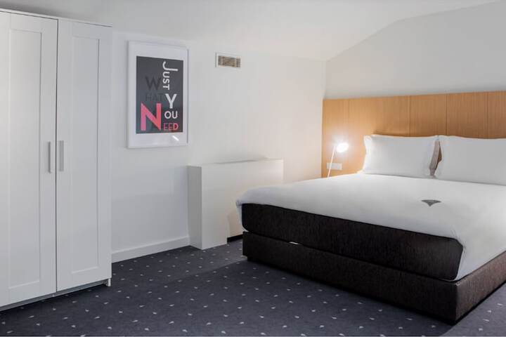 Room 19 of 48
