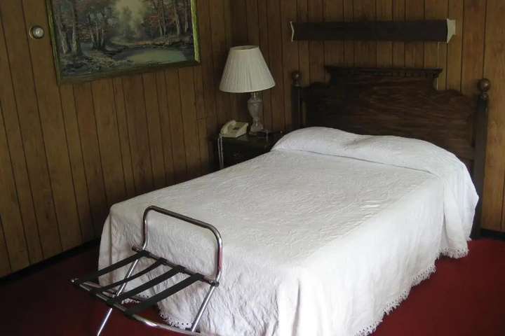 Room 2 of 10