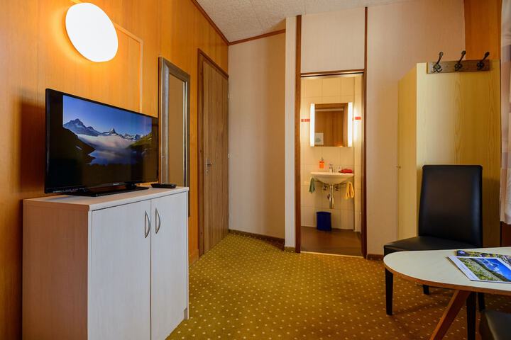 Room 71 of 120