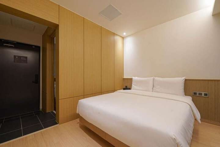 Room 18 of 59