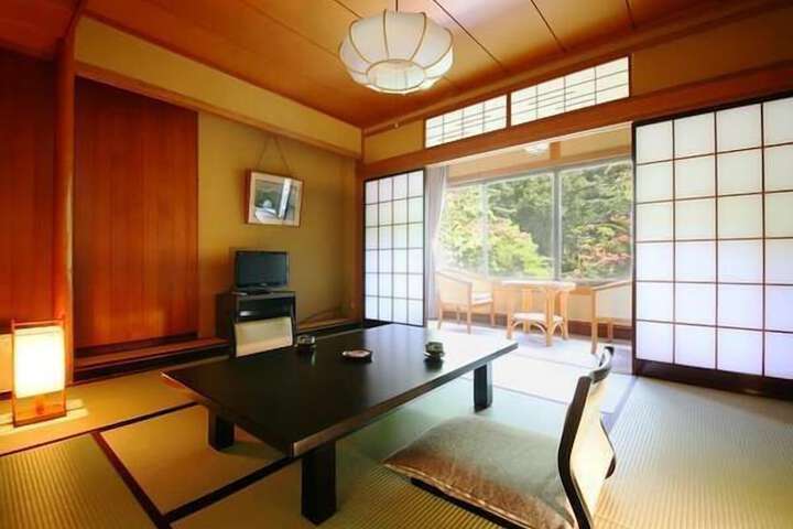Room 27 of 107