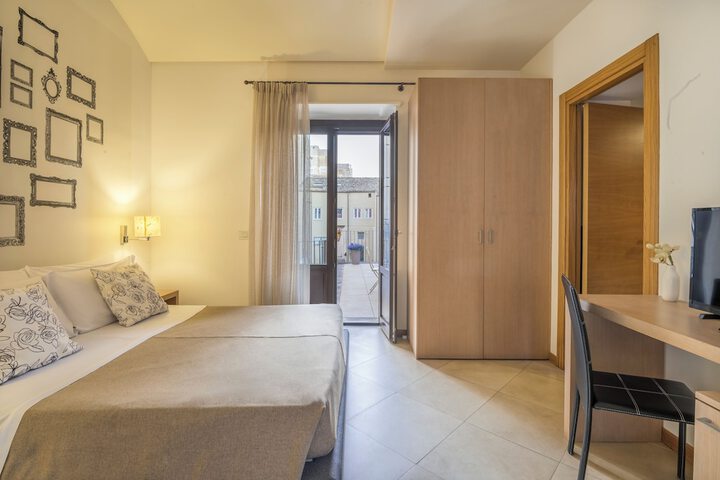 Room 42 of 76
