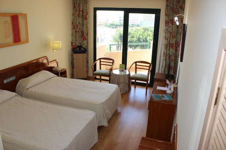 Room 2 of 27
