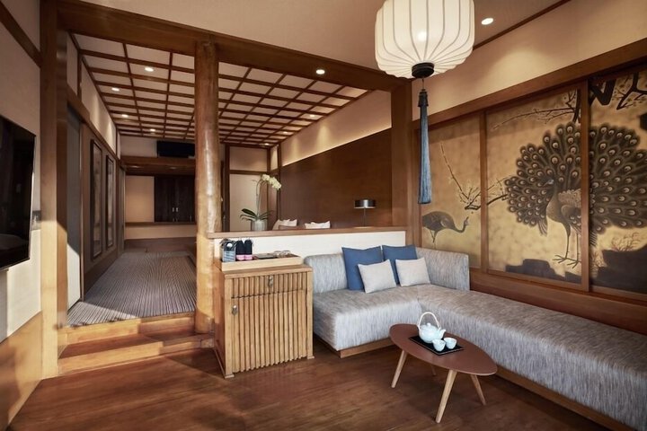 Room 40 of 193