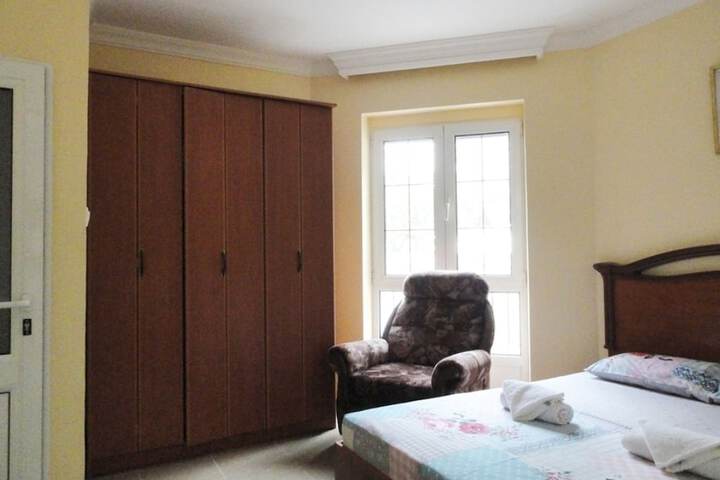 Room 6 of 25