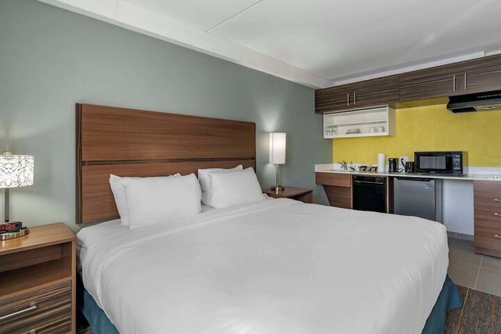 1 King Bed Suite (24 of 26)