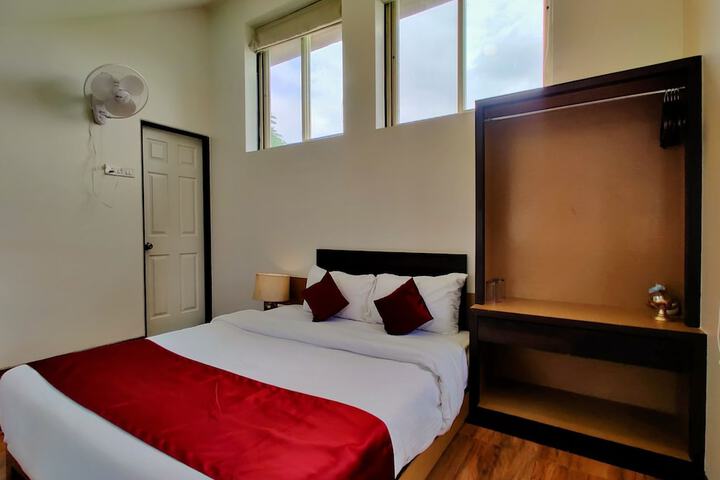 Room 10 of 93