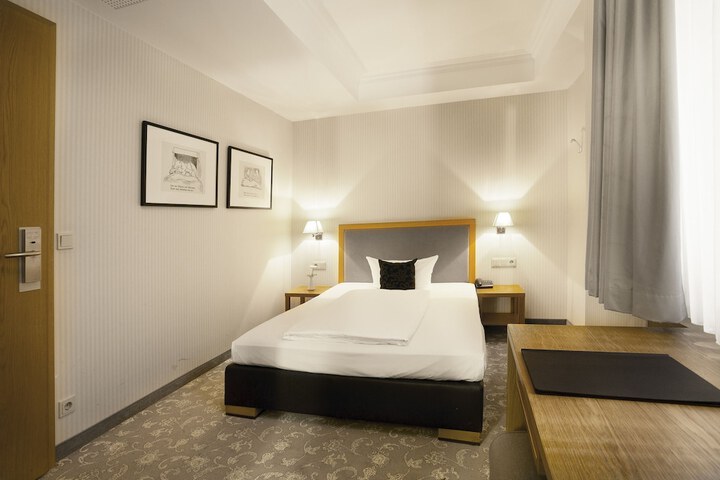 Room 12 of 51