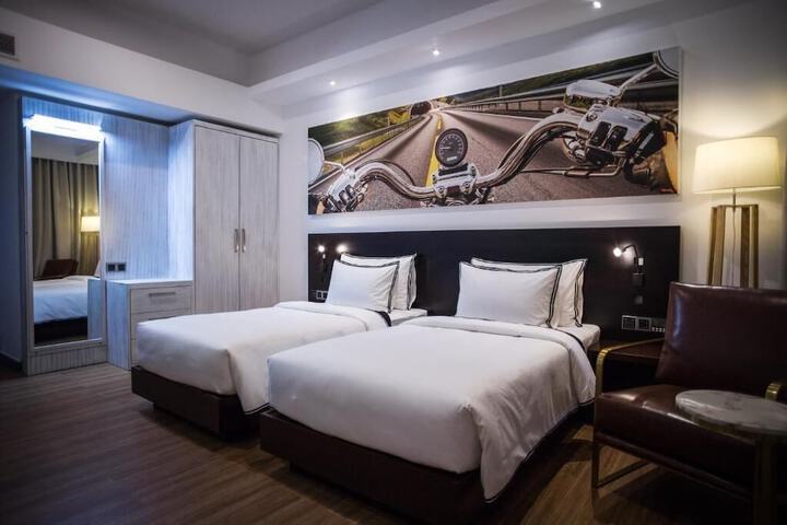 Room 12 of 35