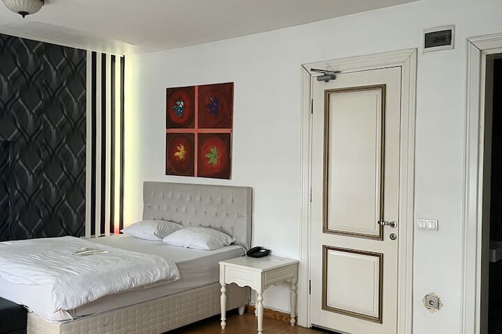 Room 82 of 99