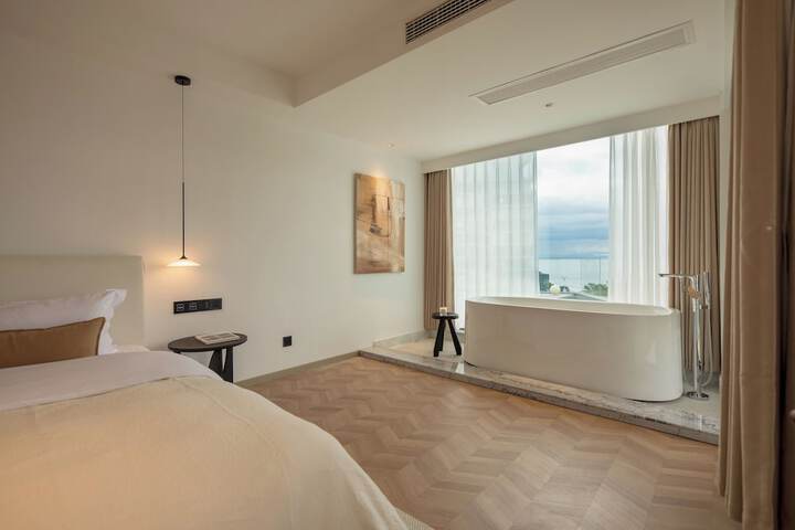 Room 105 of 288