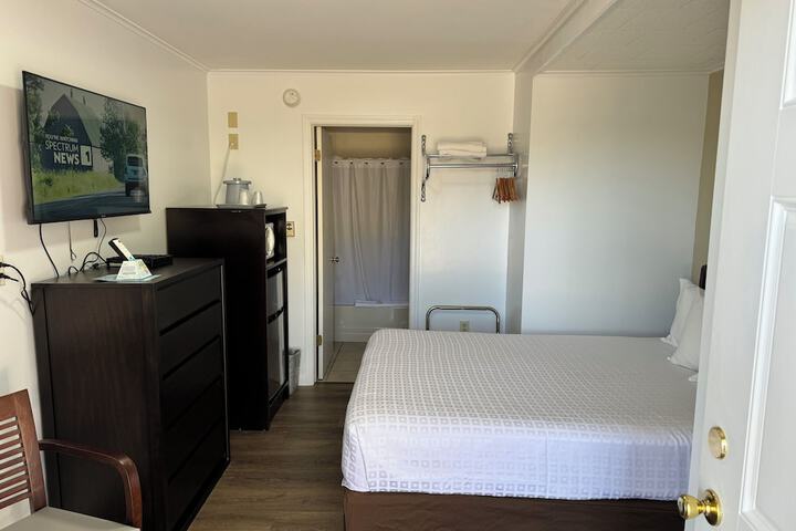Room 28 of 83