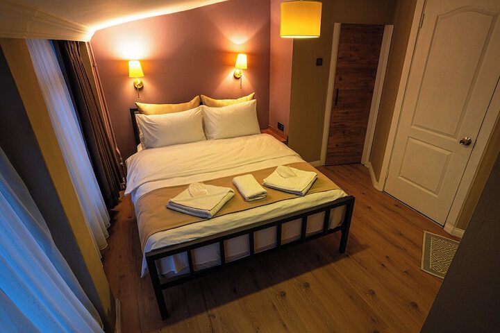 Room 5 of 37
